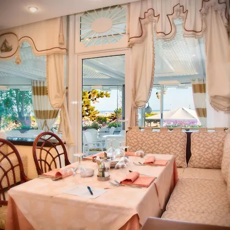 Alexander Hotel 3*